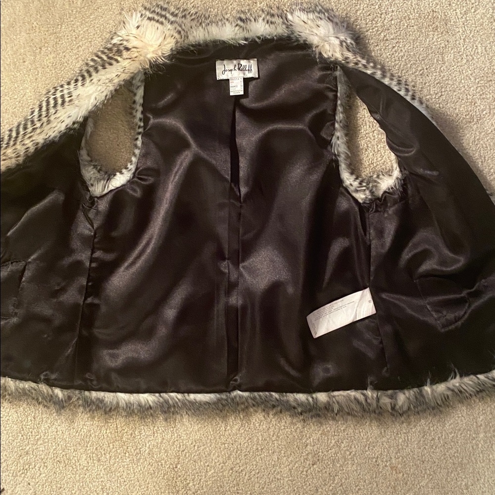 Joseph Ribkoff size 4 faux fur open vest - Picture 5 of 8